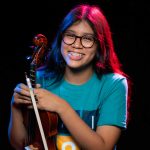 Photo of Inés García with her violin